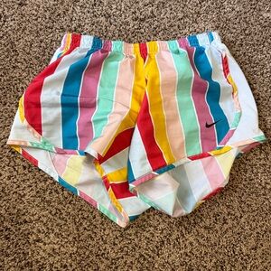 Nike girls medium running short